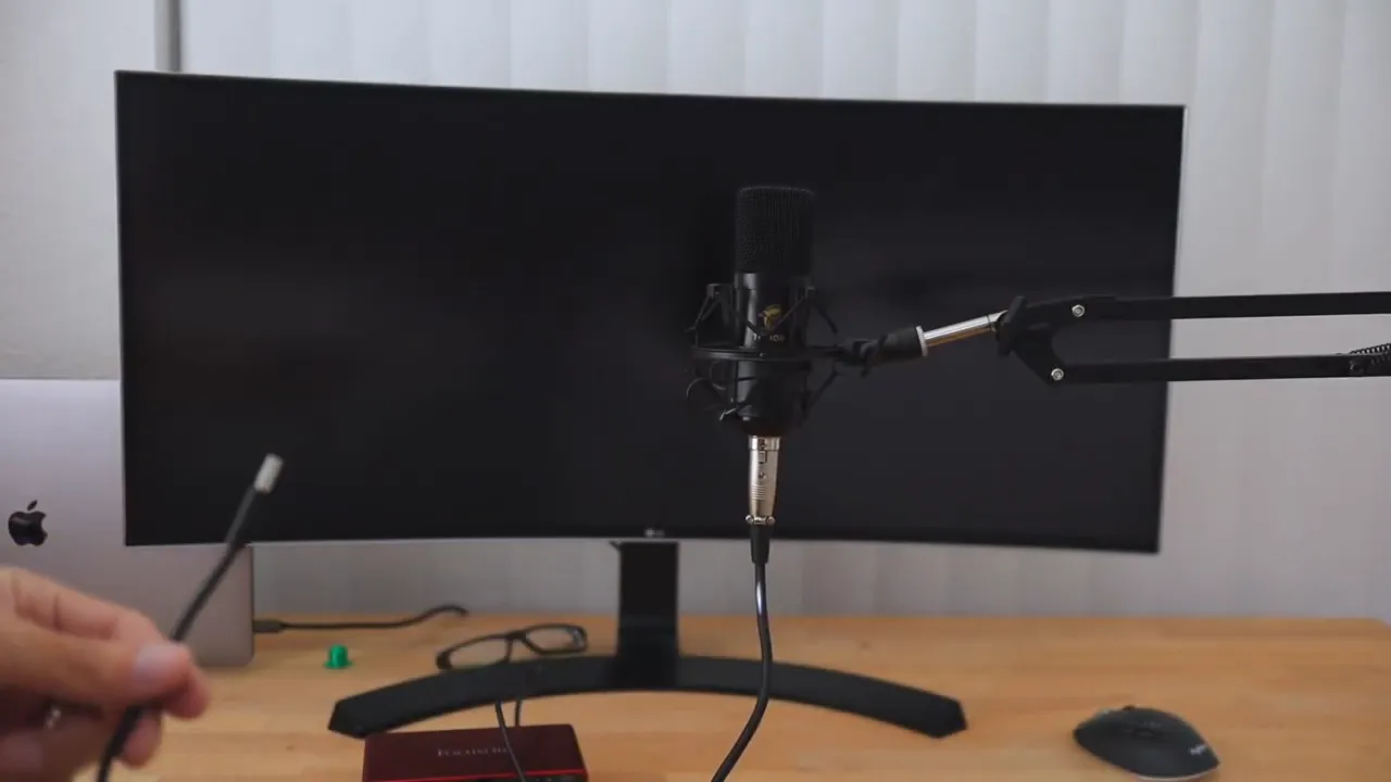 Tonor TC20 condenser microphone setup with XLR cable connected and ready for Scarlett Solo detection