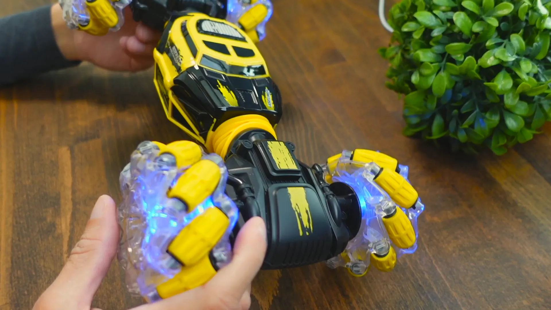 DoDoeleph RC Car with RGB lights