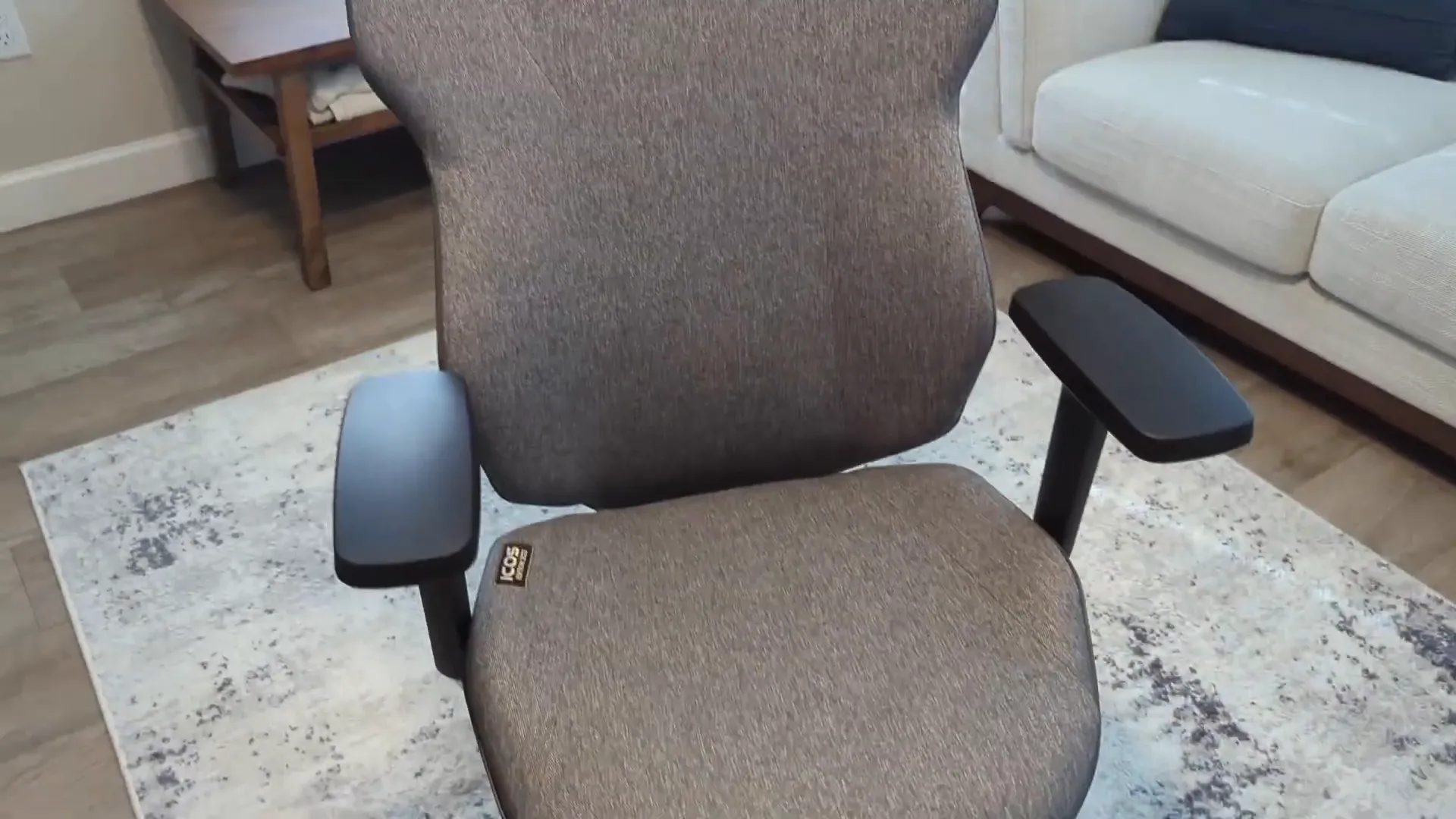 Design aesthetics of the Quersus ICOS Chair