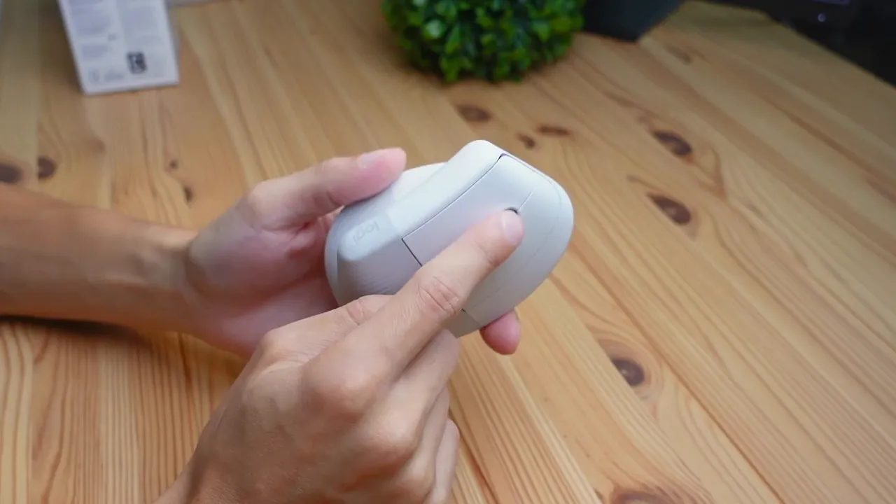 Side view showing back and forward buttons