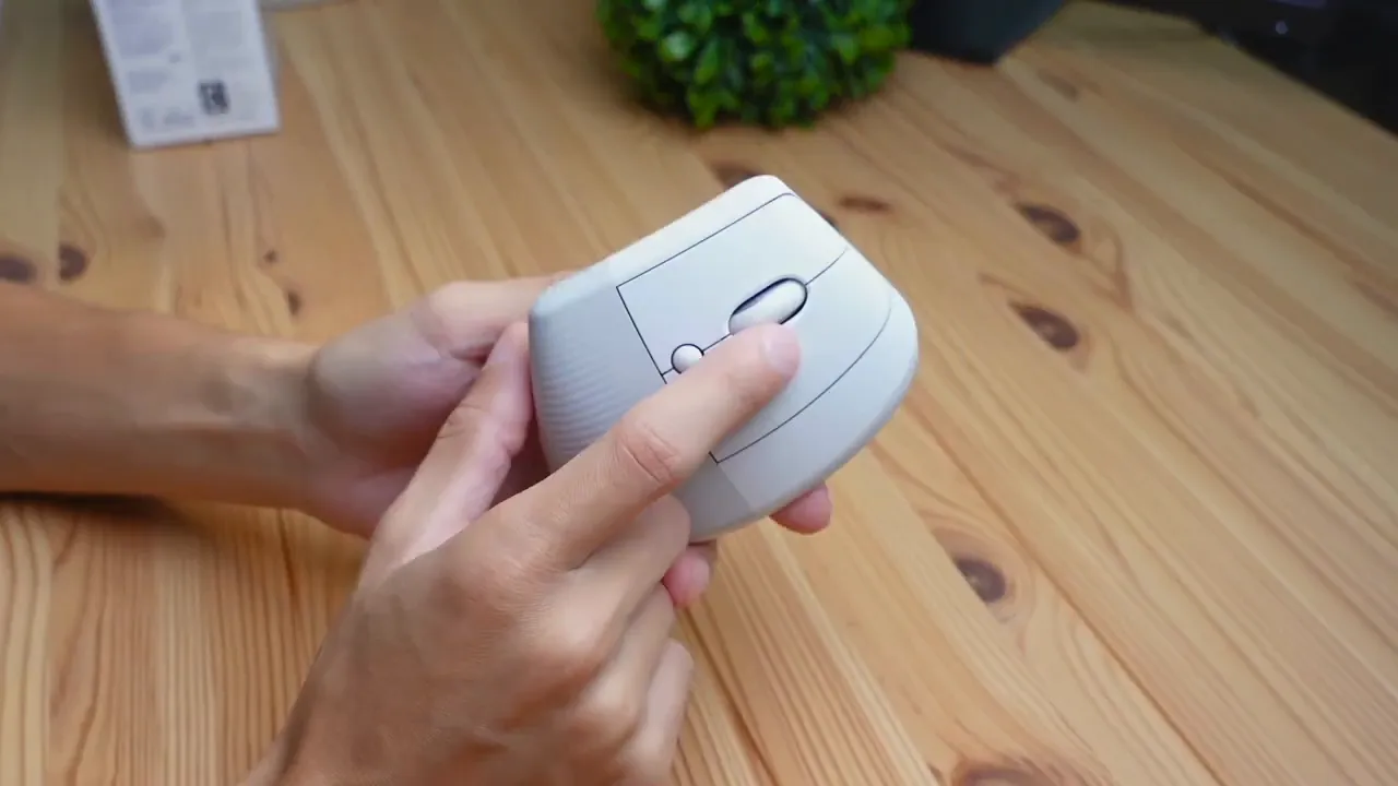 Top view showing scroll wheel