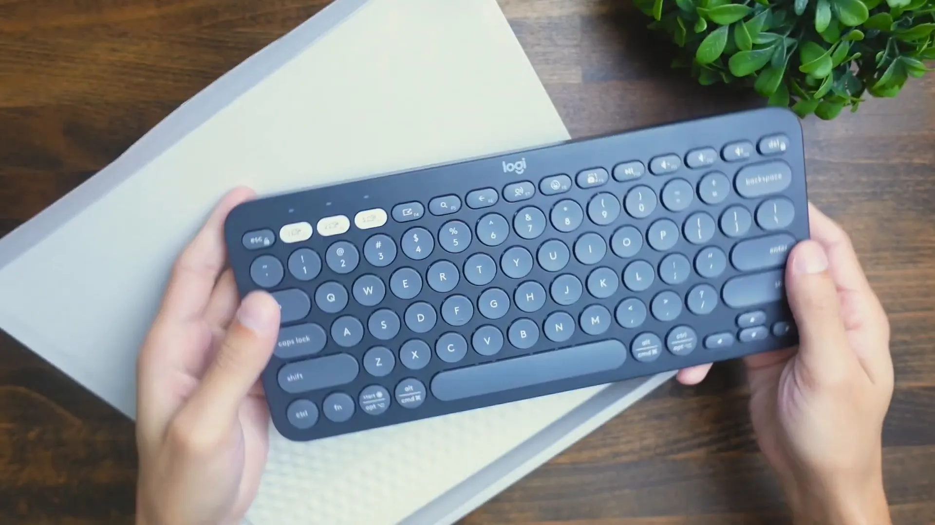 Unboxing the Logitech Pebble Keys 2 K380s Keyboard