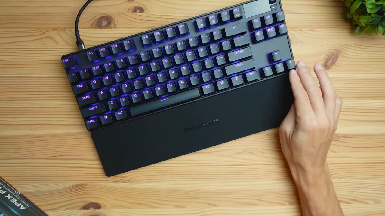 Apex Pro TKL black color and layout