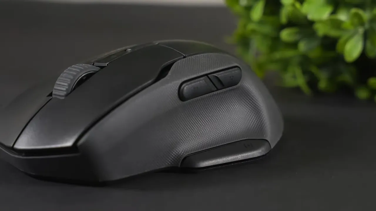 Roccat Kone Air side view with thumb buttons and textured side grip