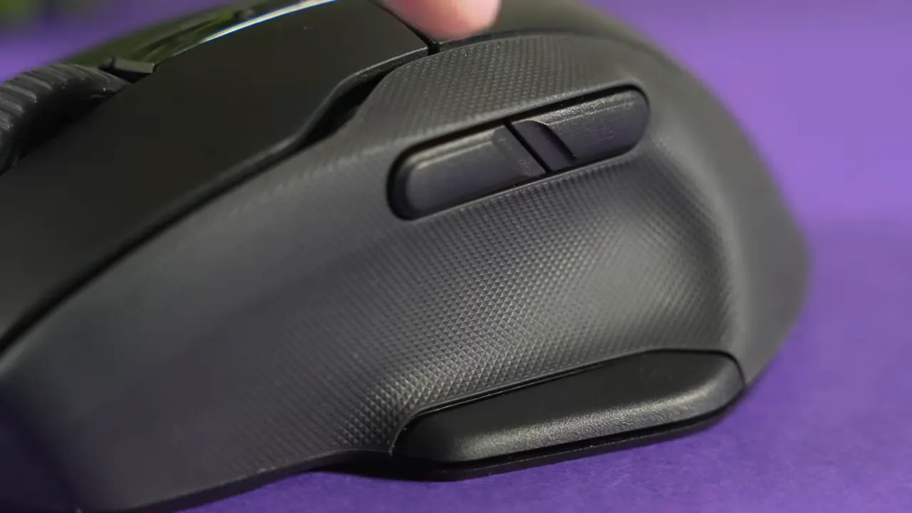 Close-up of Roccat Kone Air side buttons, textured grip pattern and lower glider