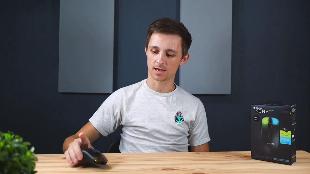 Presenter's hand on the ROCCAT Kone Pro Air mouse with the product box on the table