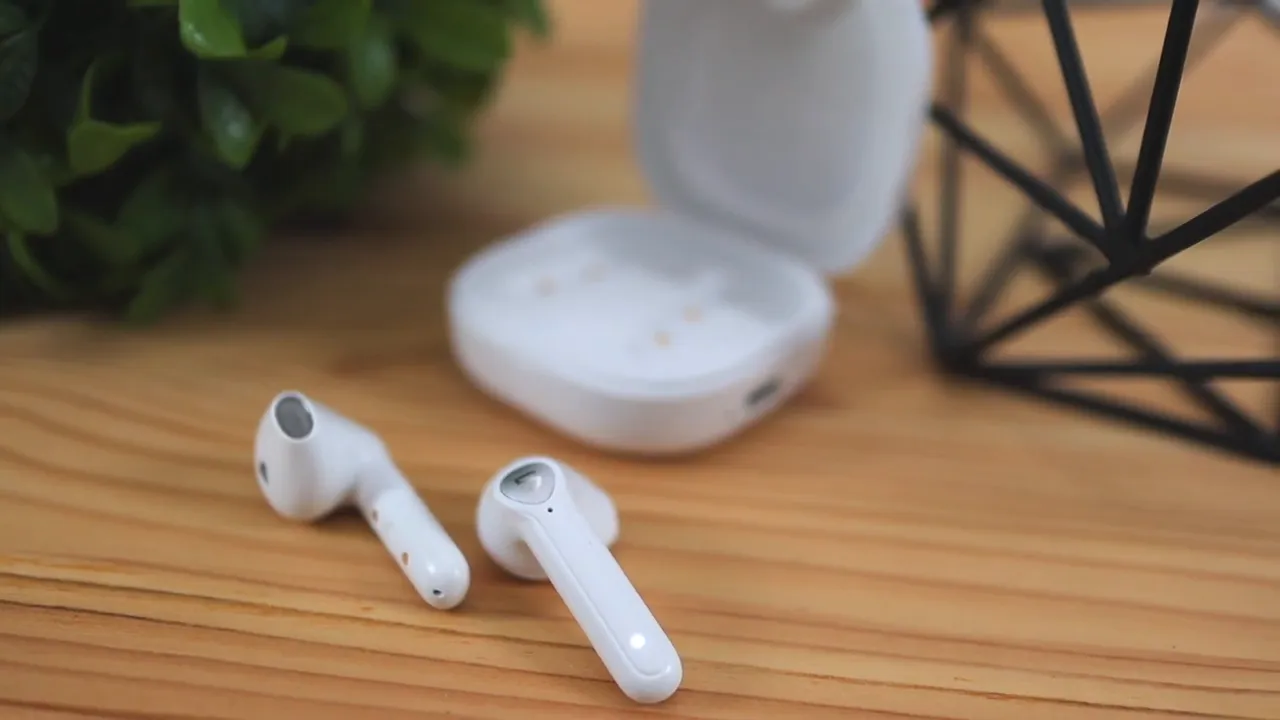 SoundPEATS TrueAir 2 earbuds and charging case close-up