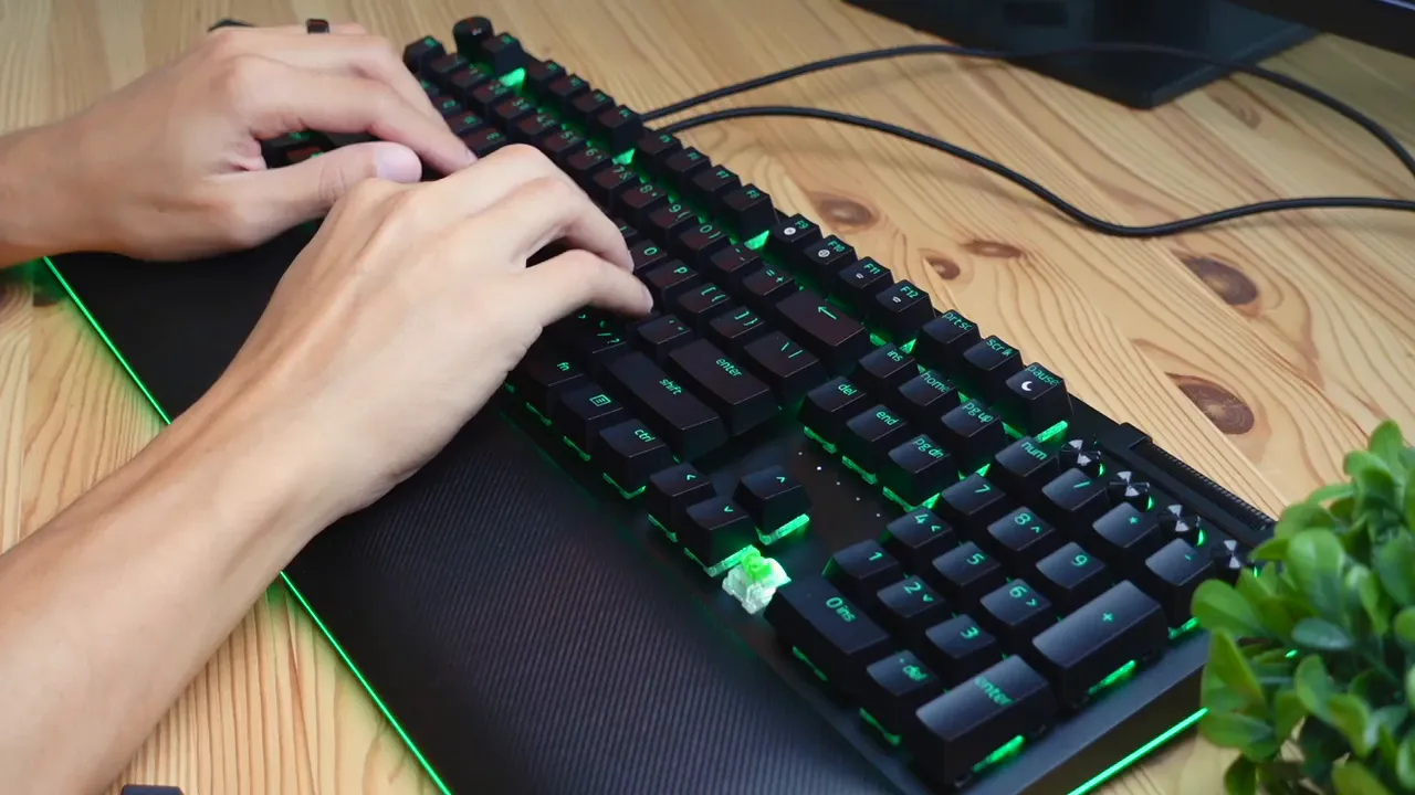 Keycap removed showing Razer Green mechanical switch