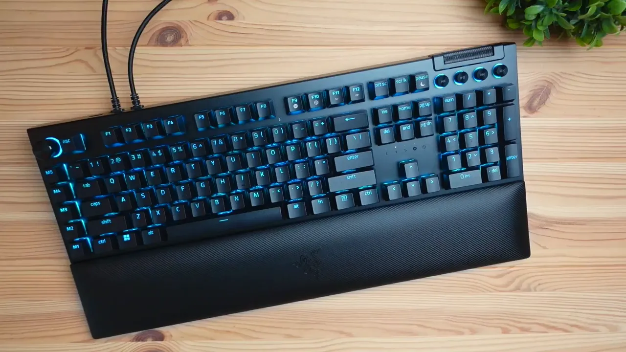 Dual braided cables ready to plug into PC