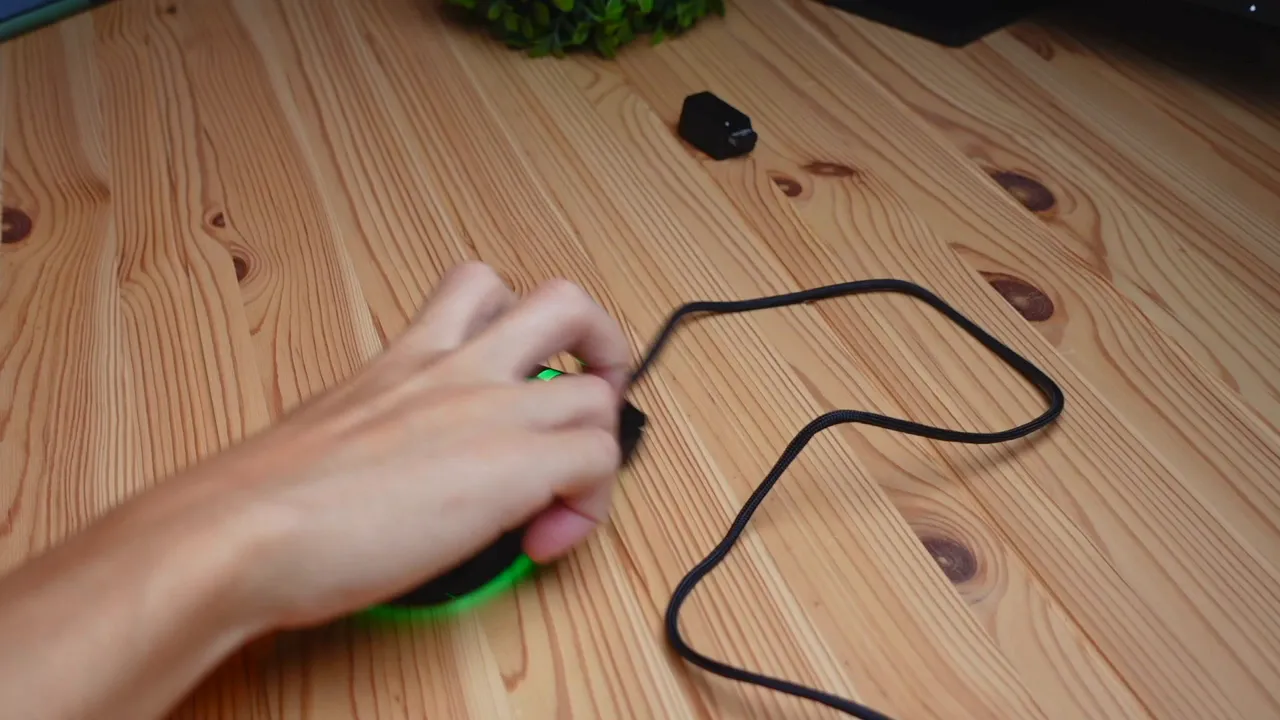 Demonstration of palm, claw, and fingertip grip positions