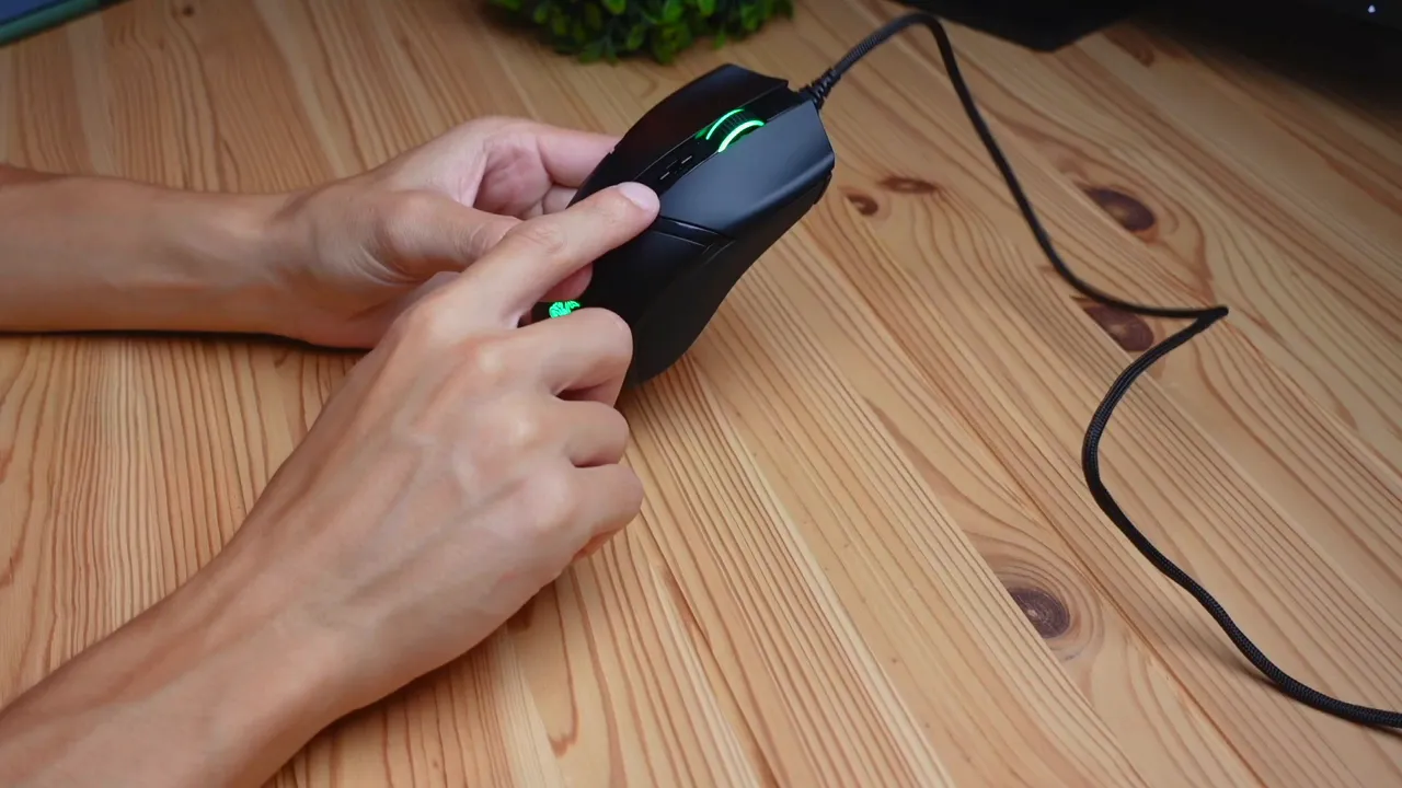 Top view showing the two DPI switches and primary buttons