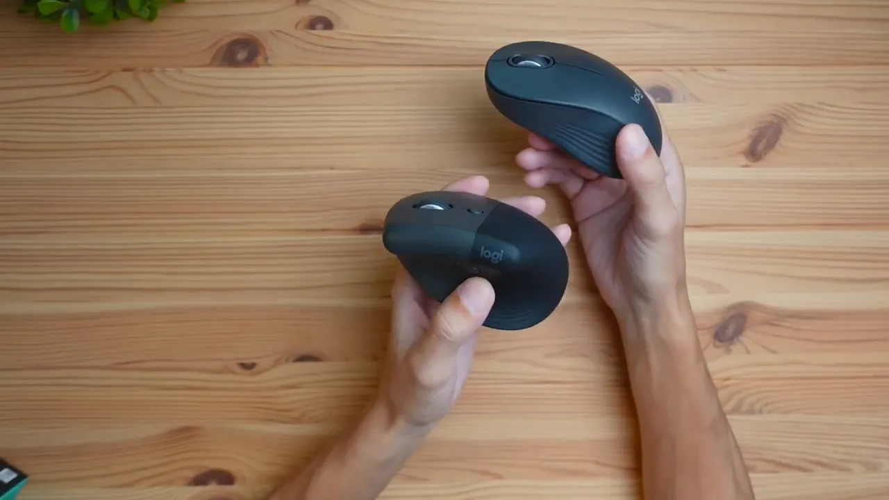 Comparison between the Lift and a traditional symmetrical mouse