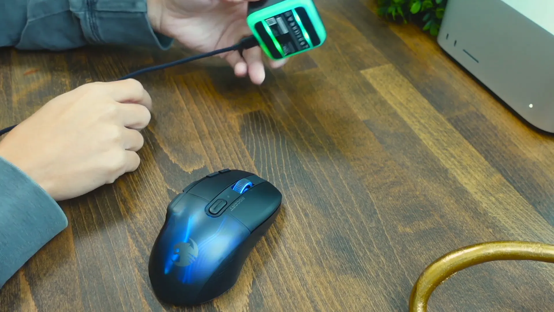 Wireless charging dock of Roccat Kone XP Air