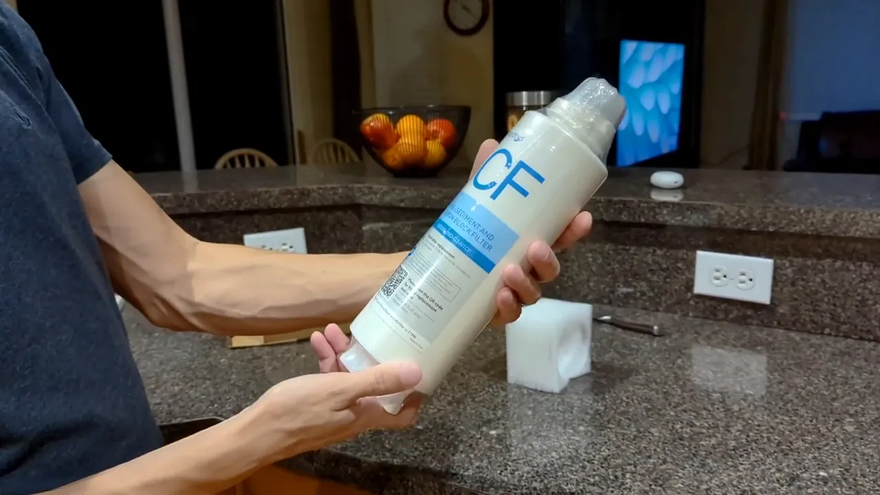 Waterdrop CF replacement cartridge unboxed showing label and protective caps