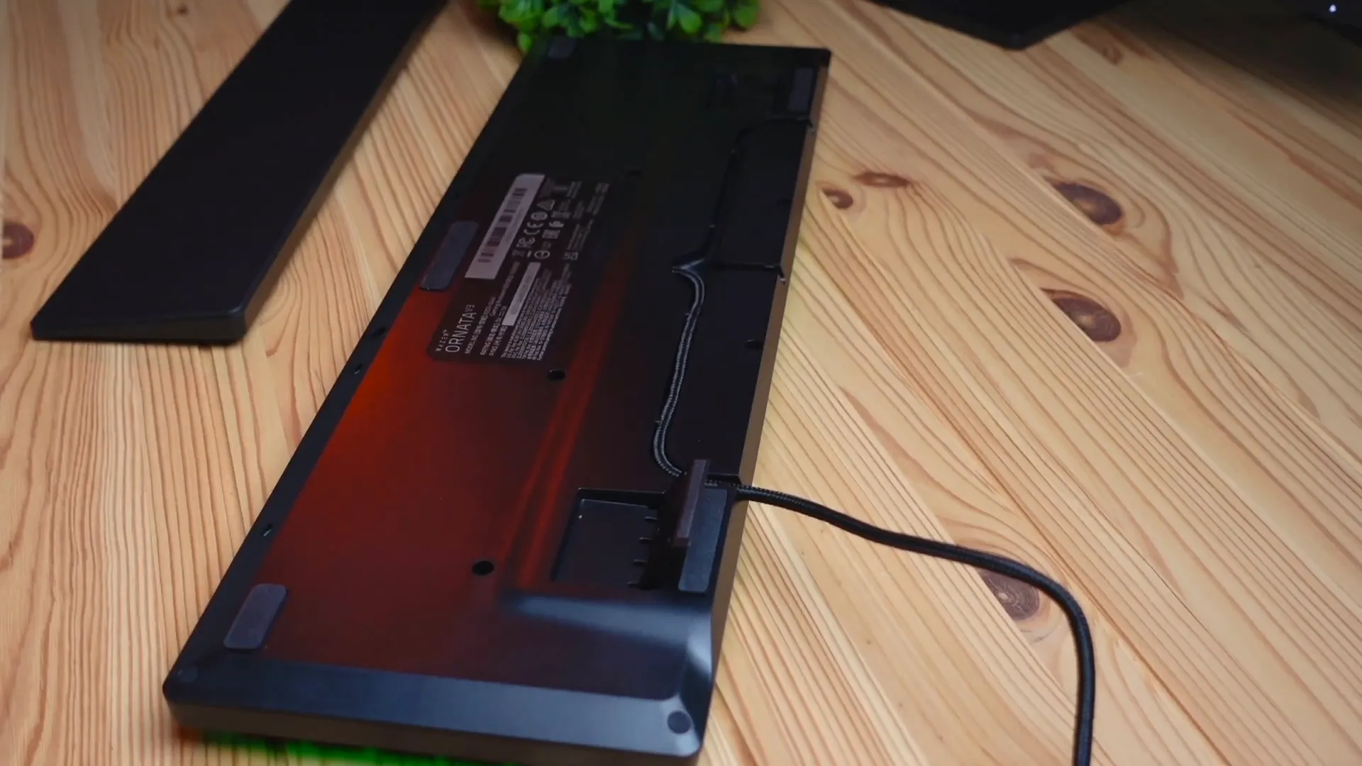 Adjustable Legs of Razer Ornata V3