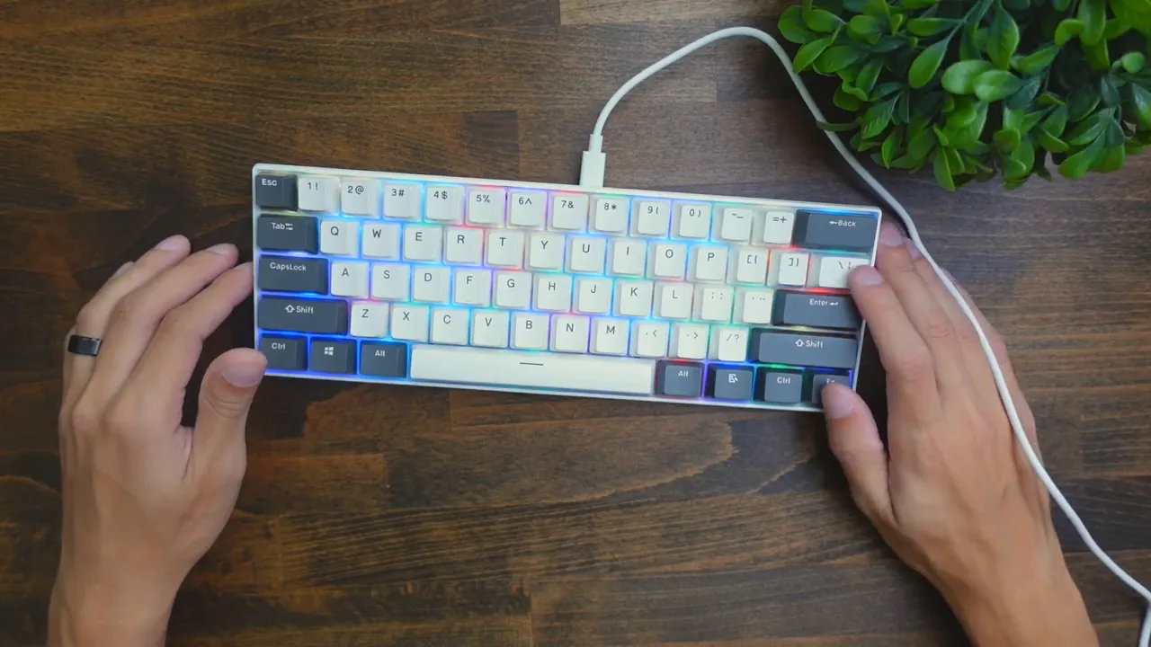 iLovBee i61 RGB lighting active after plugging in