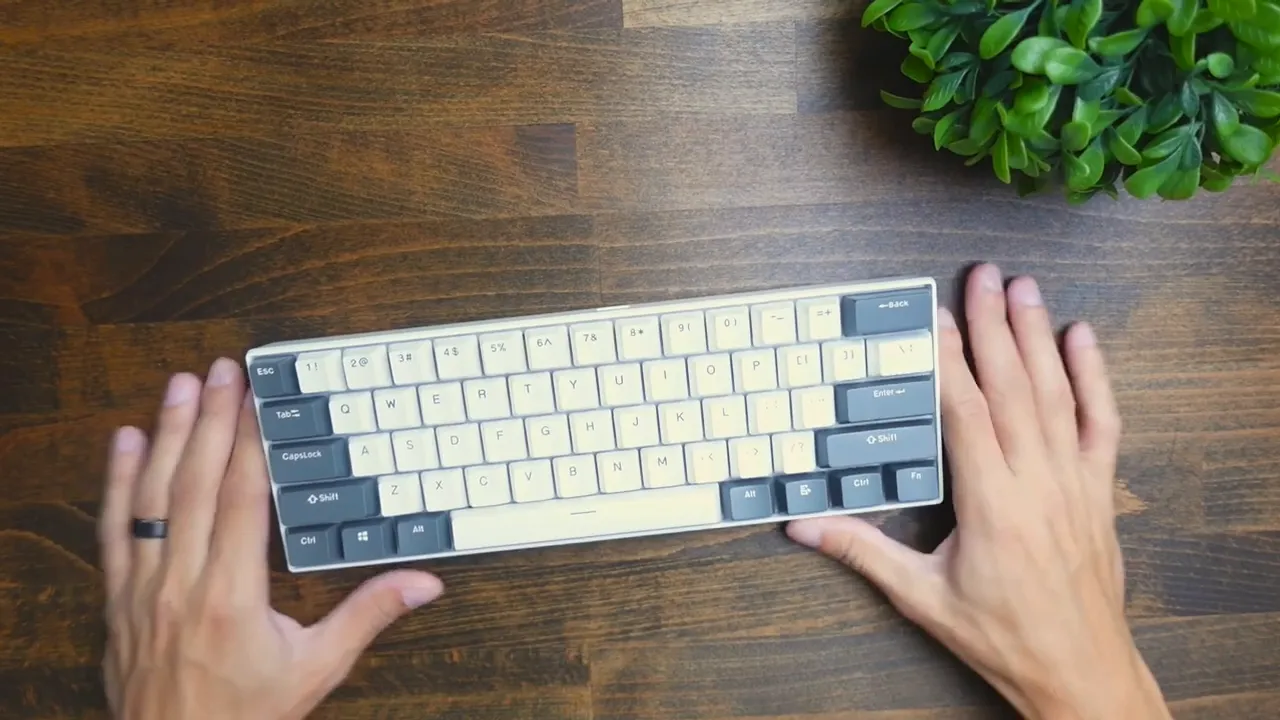 Slim M-layout design of the iLovBee i61 keyboard