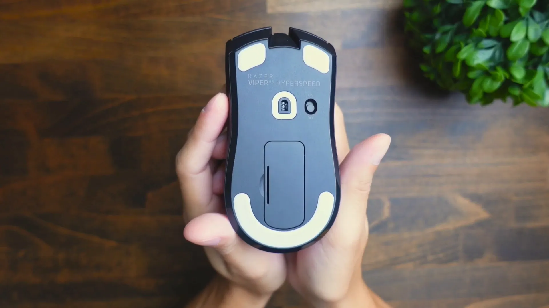 Scroll wheel quality and bottom features of the Razer Viper V3 HyperSpeed