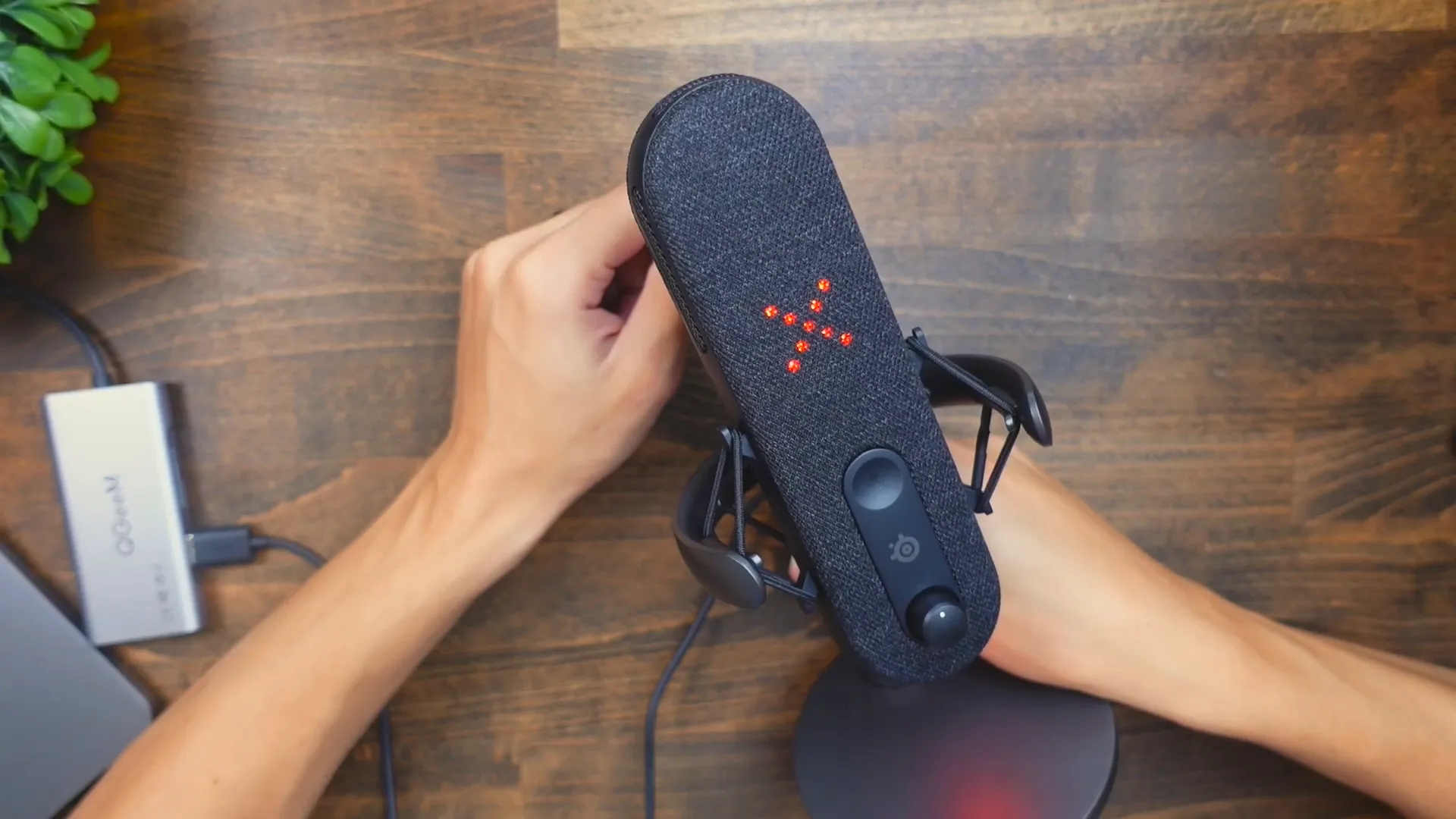 RGB lighting on SteelSeries Alias microphone