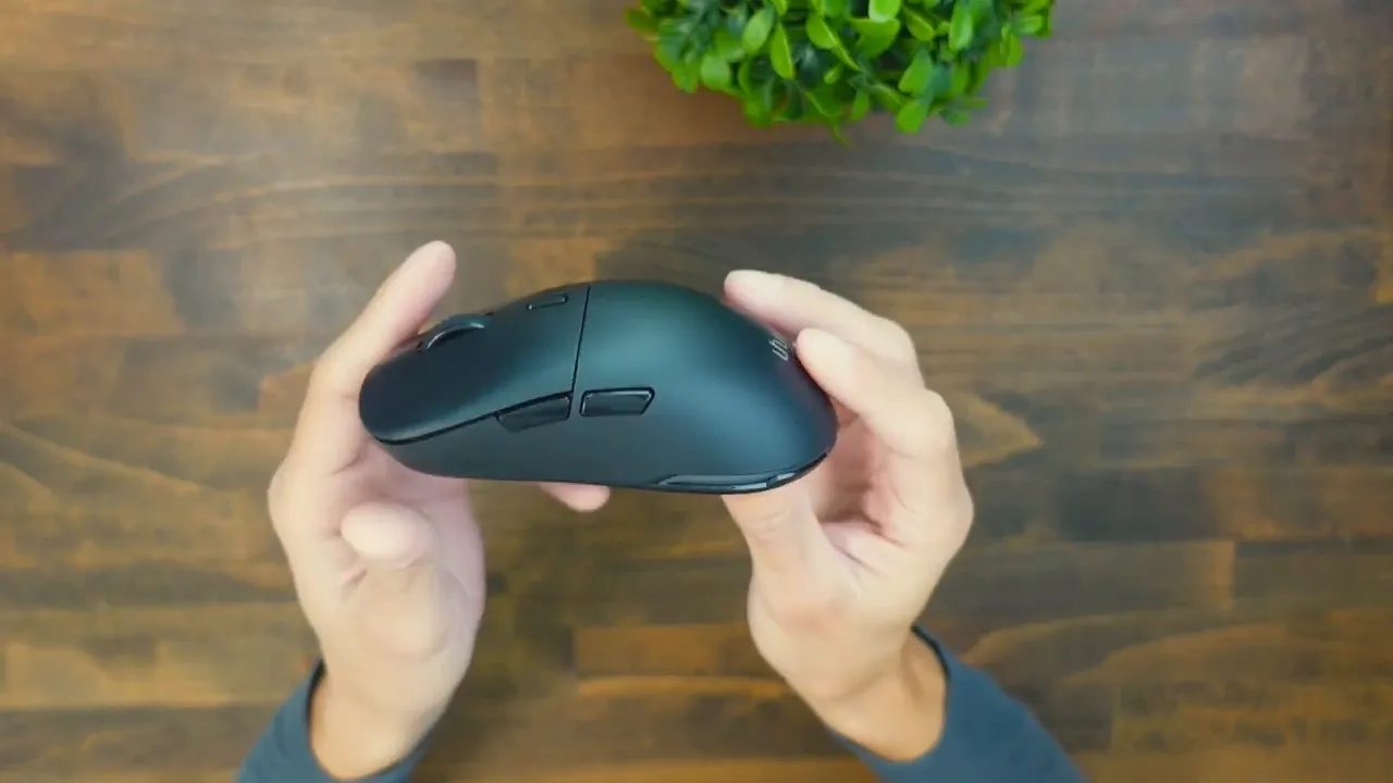 Uhuru WM-09 side profile with two programmable side buttons and smooth ergonomic curve viewed from above