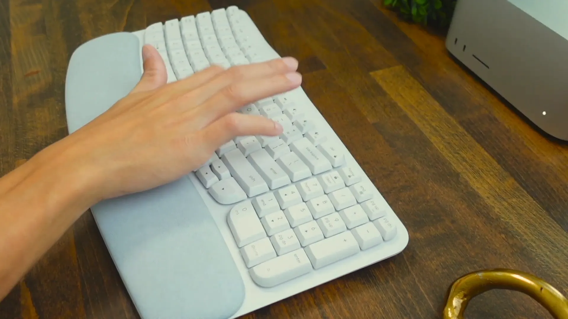 Typing experience on the Logitech Wave Keys