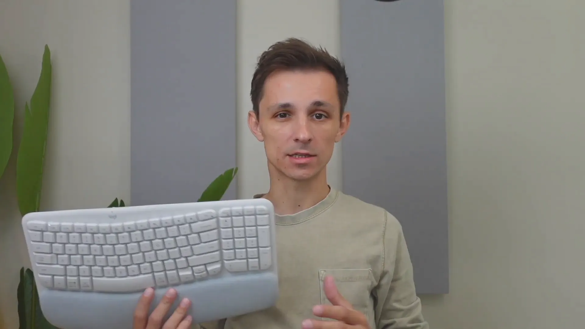 Adjustable features of the Logitech Wave Keys