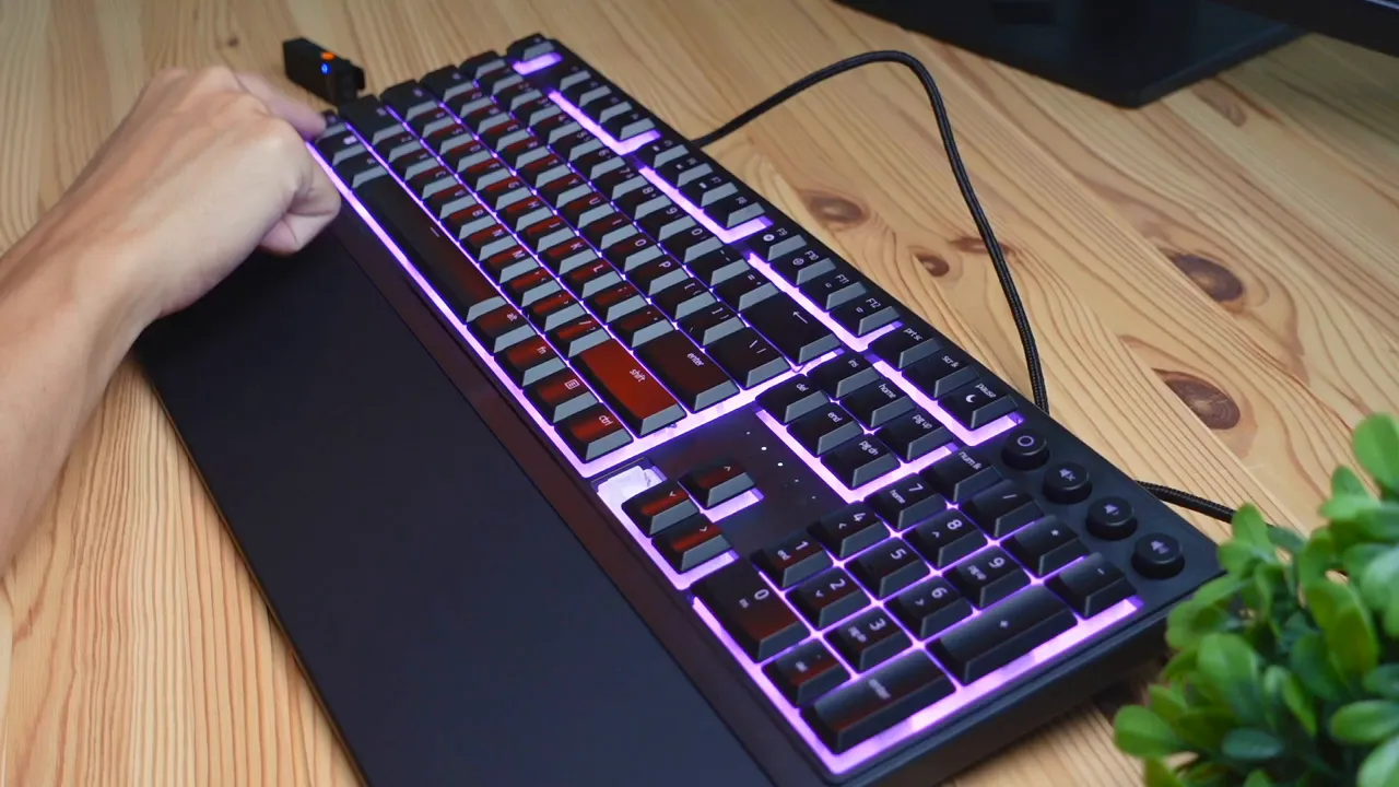 Typing test being performed on the Ornata V3