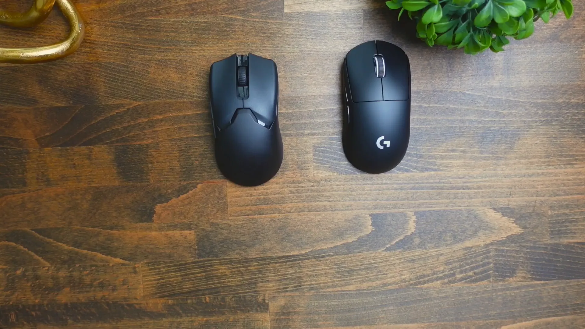 Size comparison of Logitech and Razer mice