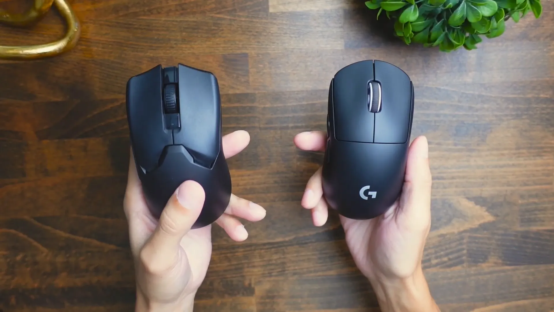 Weight comparison of Logitech and Razer mice