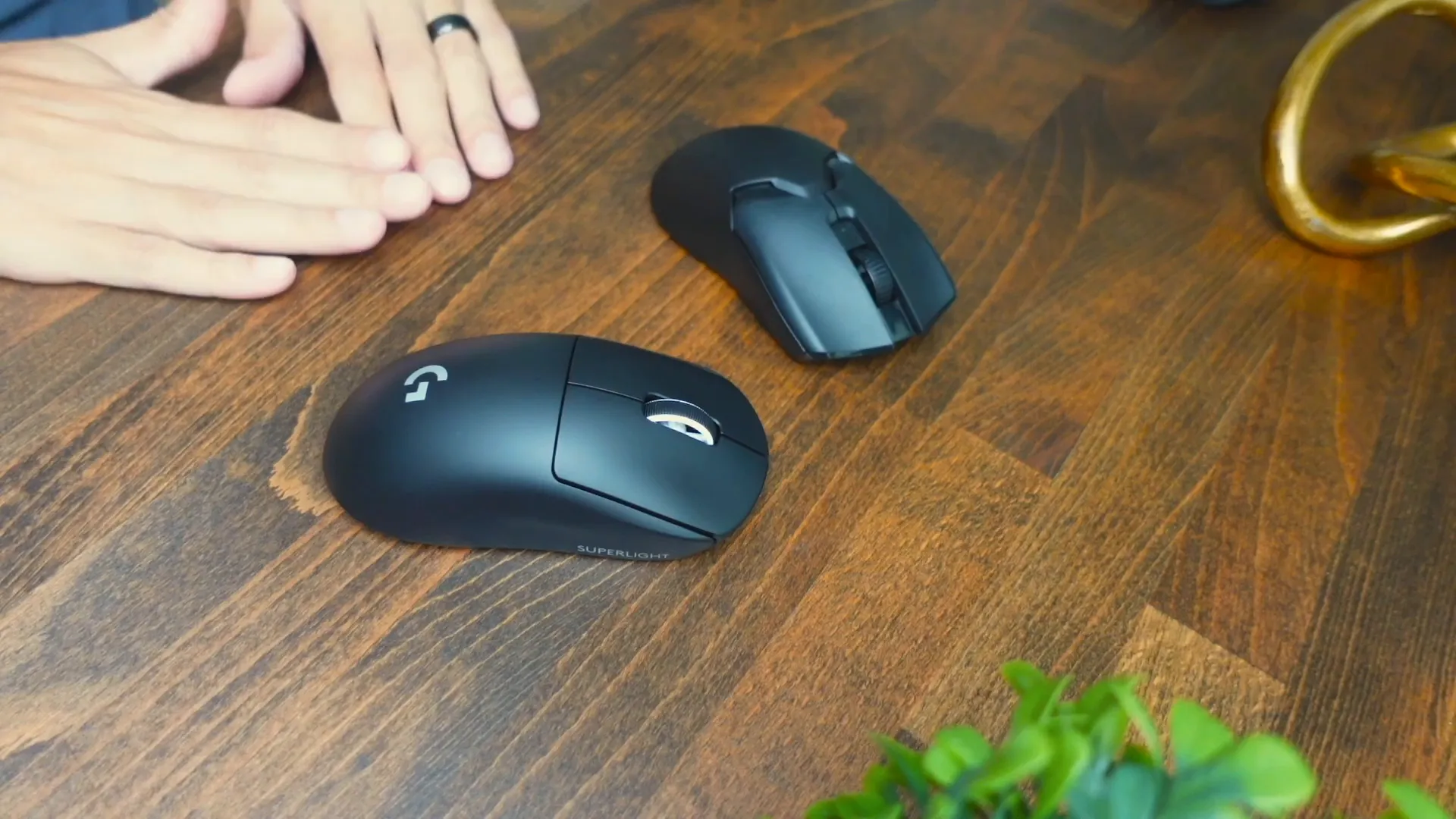 Battery life comparison between Logitech and Razer mice