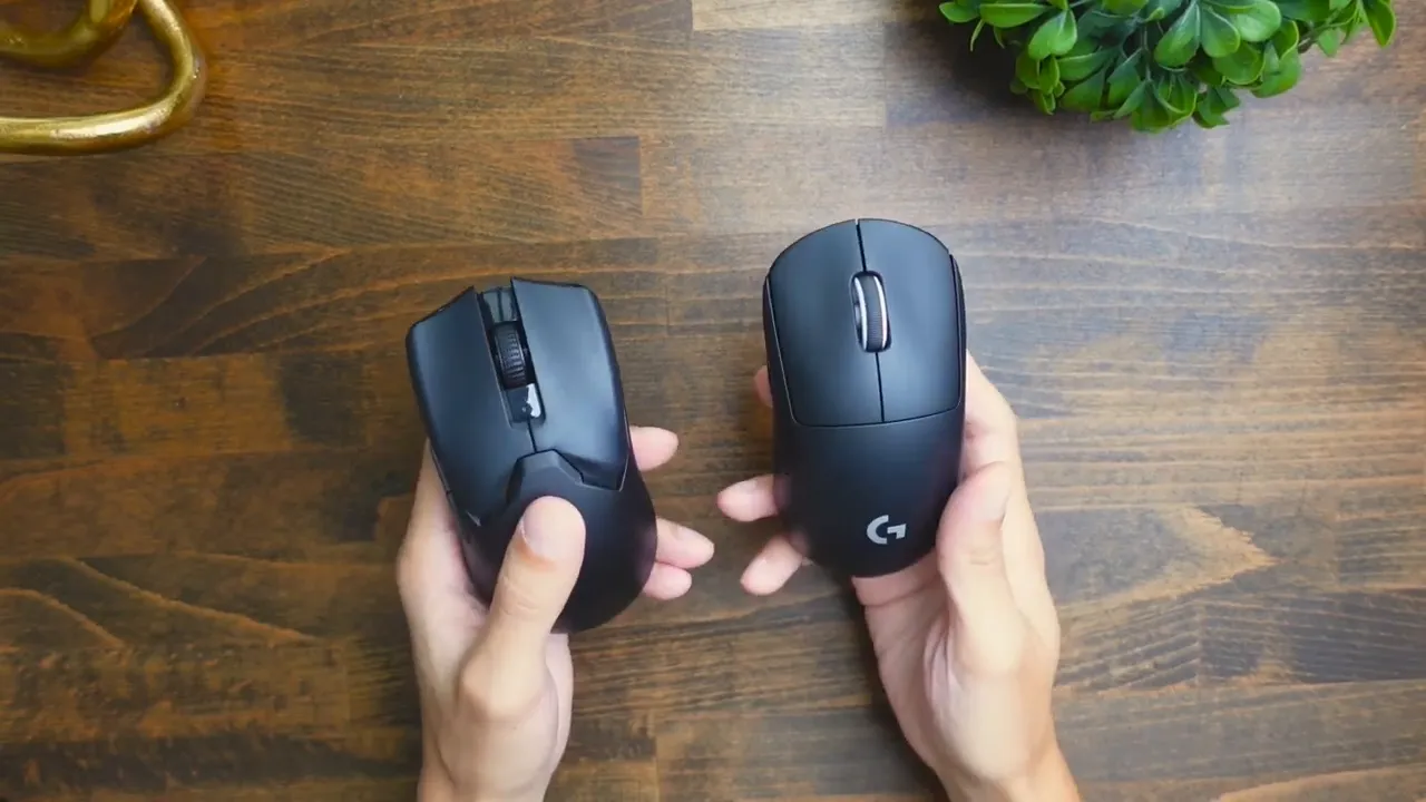 Price overlay showing Logitech $160 and Razer $120