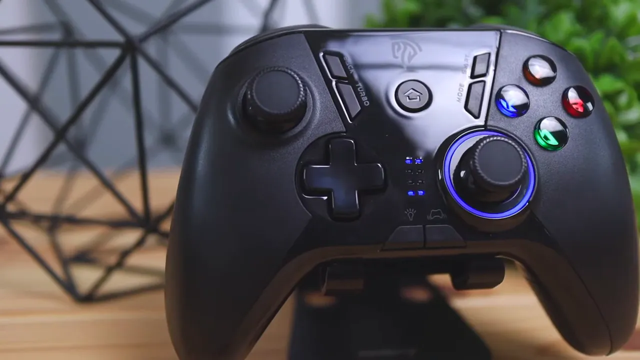 EasySMX ESM 9110 front close-up showing D-pad, analog stick, face buttons and LED ring