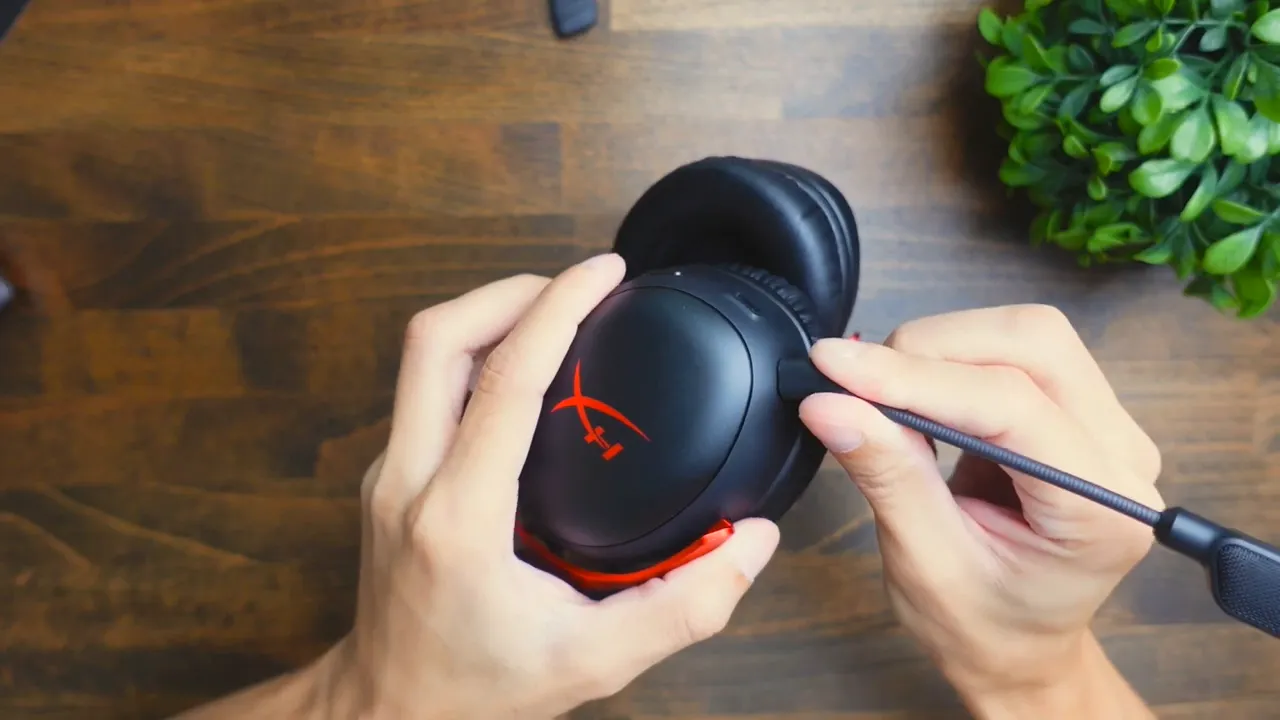 Detachable microphone being plugged into the headset