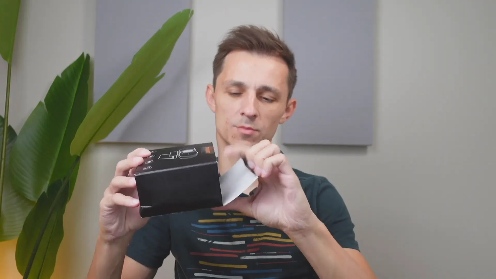 Unboxing the NUROUM V32AFL webcam