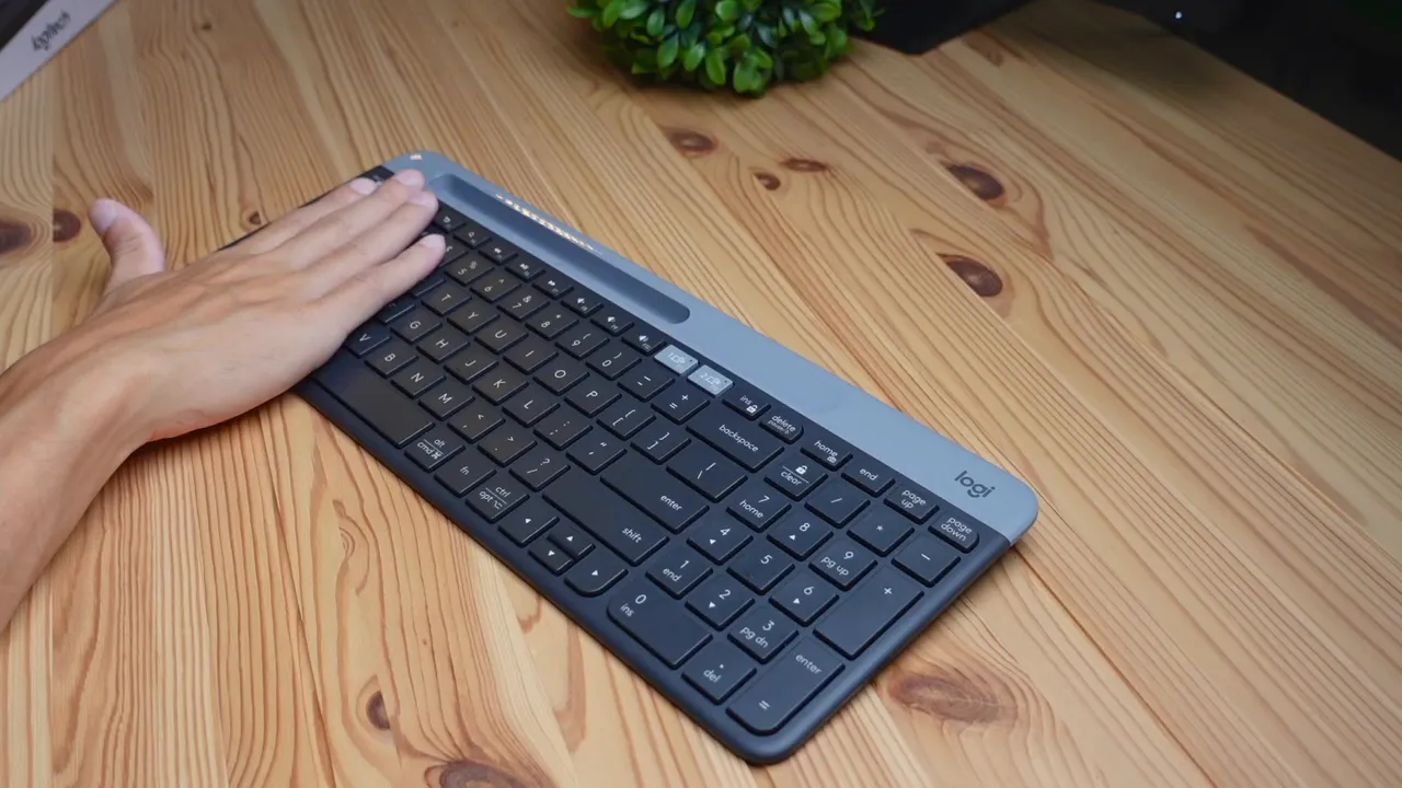 typing test being performed showing quiet membrane sound