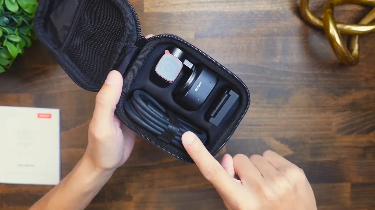Unboxing: manual, zip case, cable, magnetic mount, USB-C to A adapter