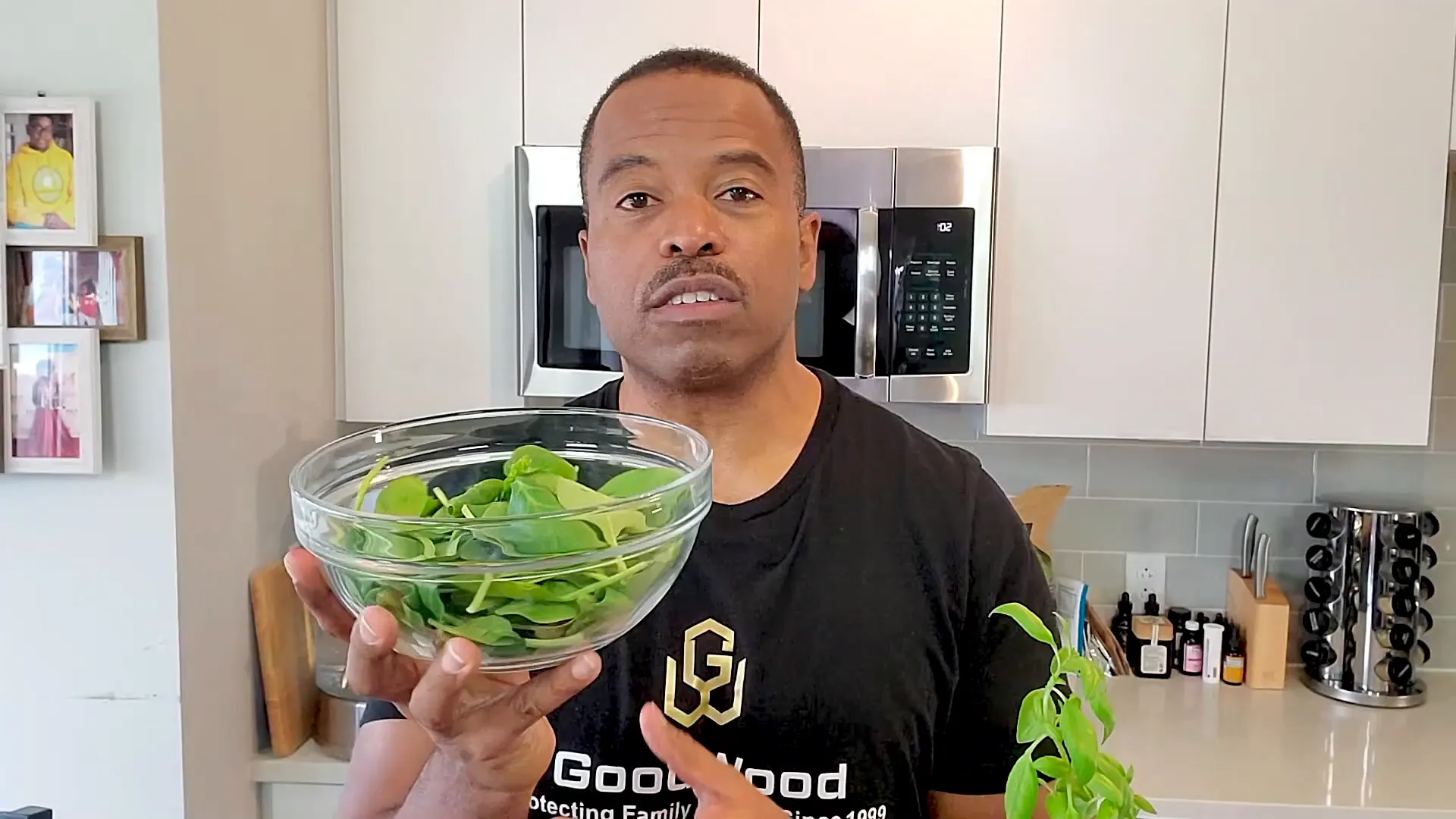 Adding spinach to the smoothie