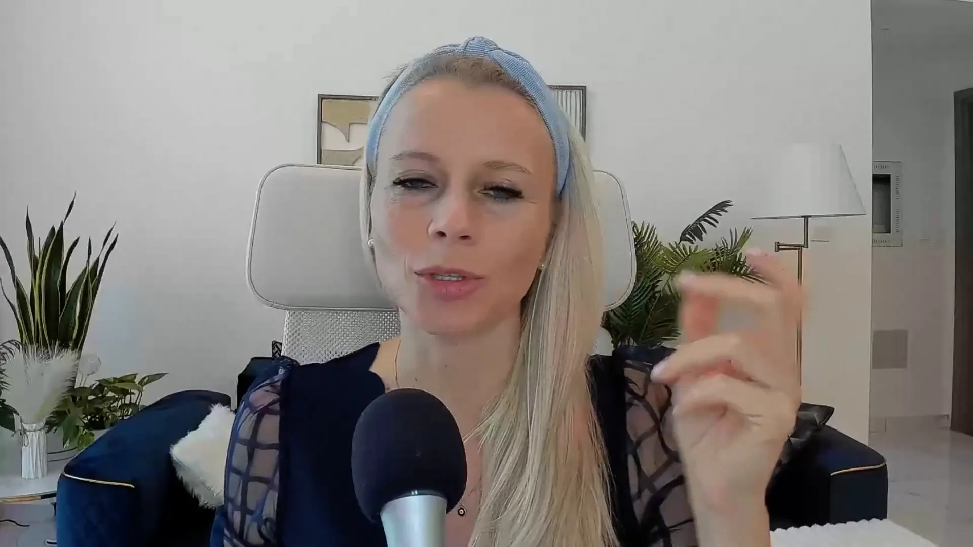 Tina Diamond introducing herself and her consulting agency