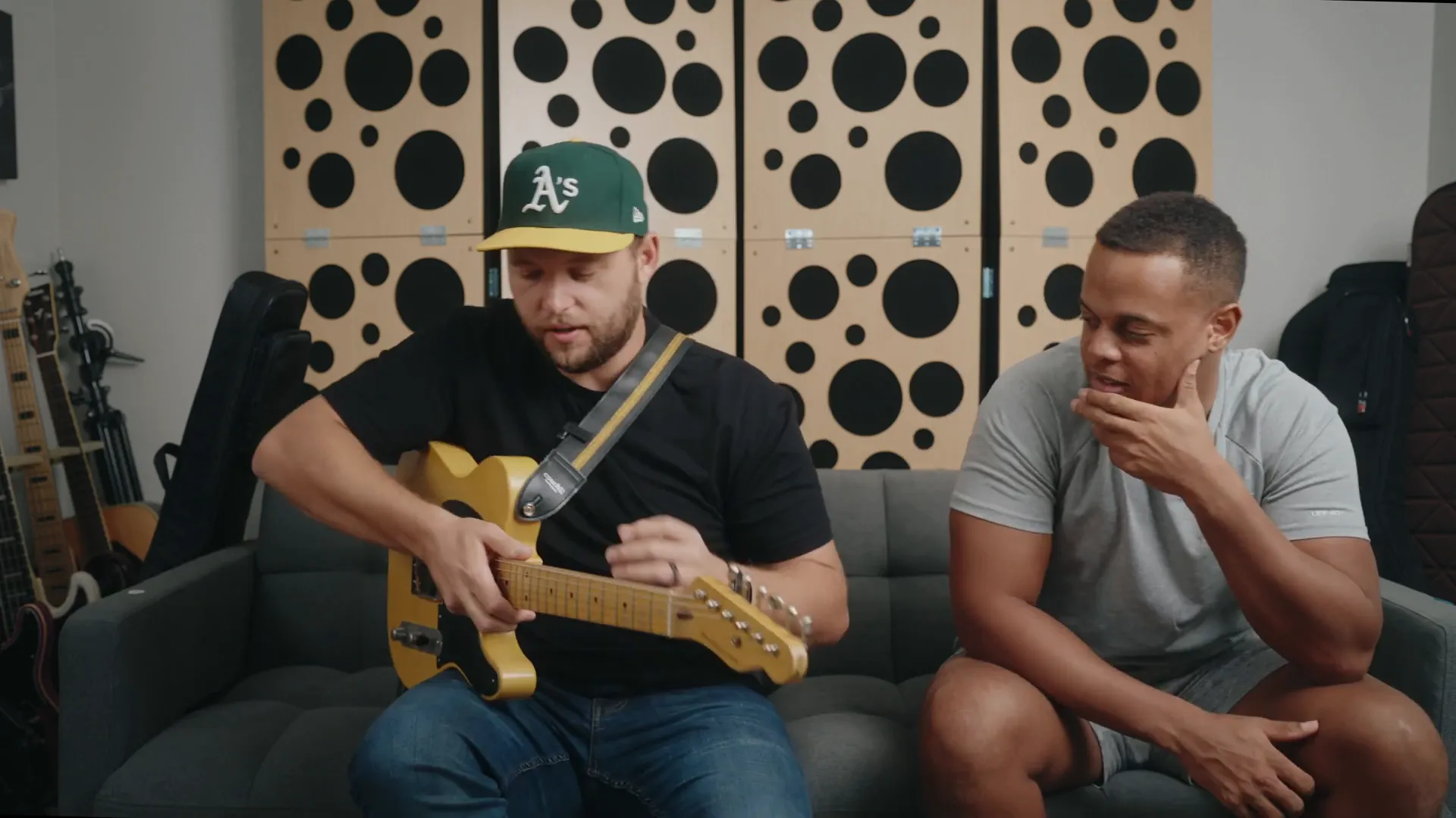 Landon discussing his guitar preferences