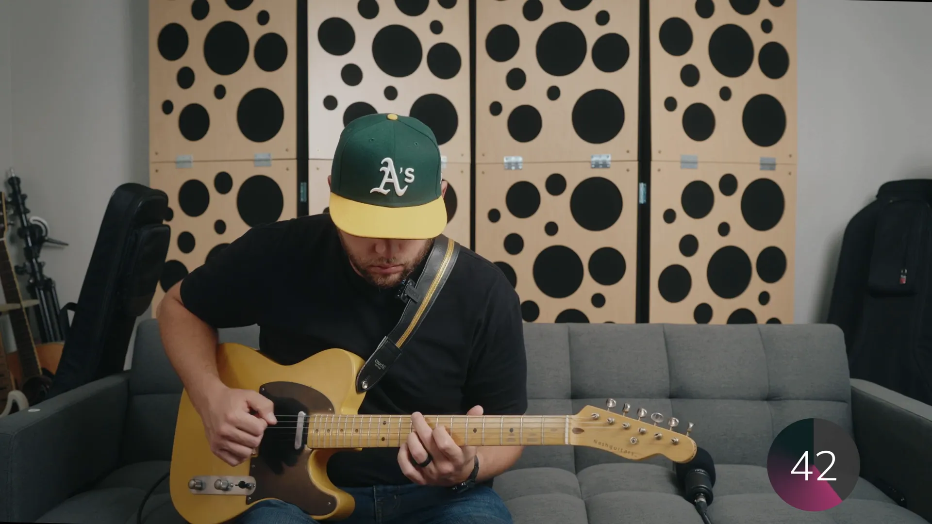 Demonstrating neck pickup tones