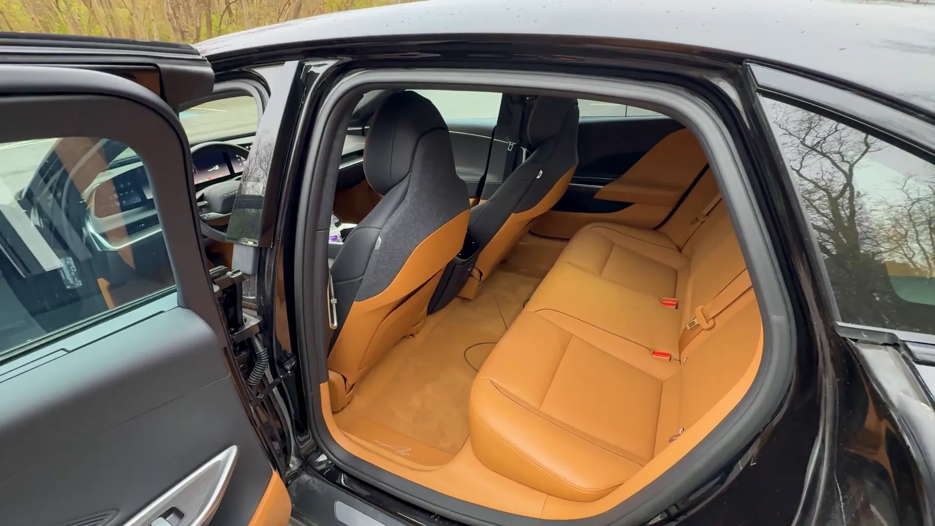 Rear seat legroom in Lucid Air Touring
