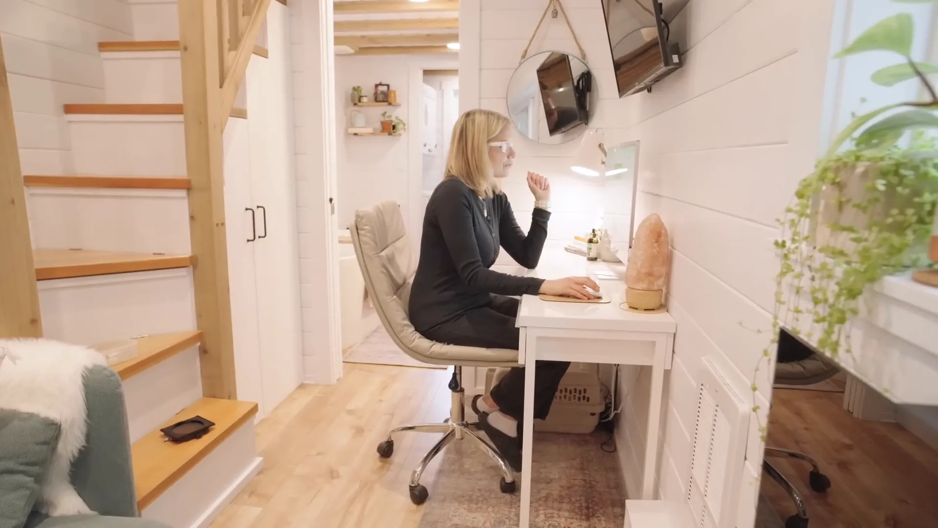 Amber's Instagram showcasing her tiny house and healthy recipes.