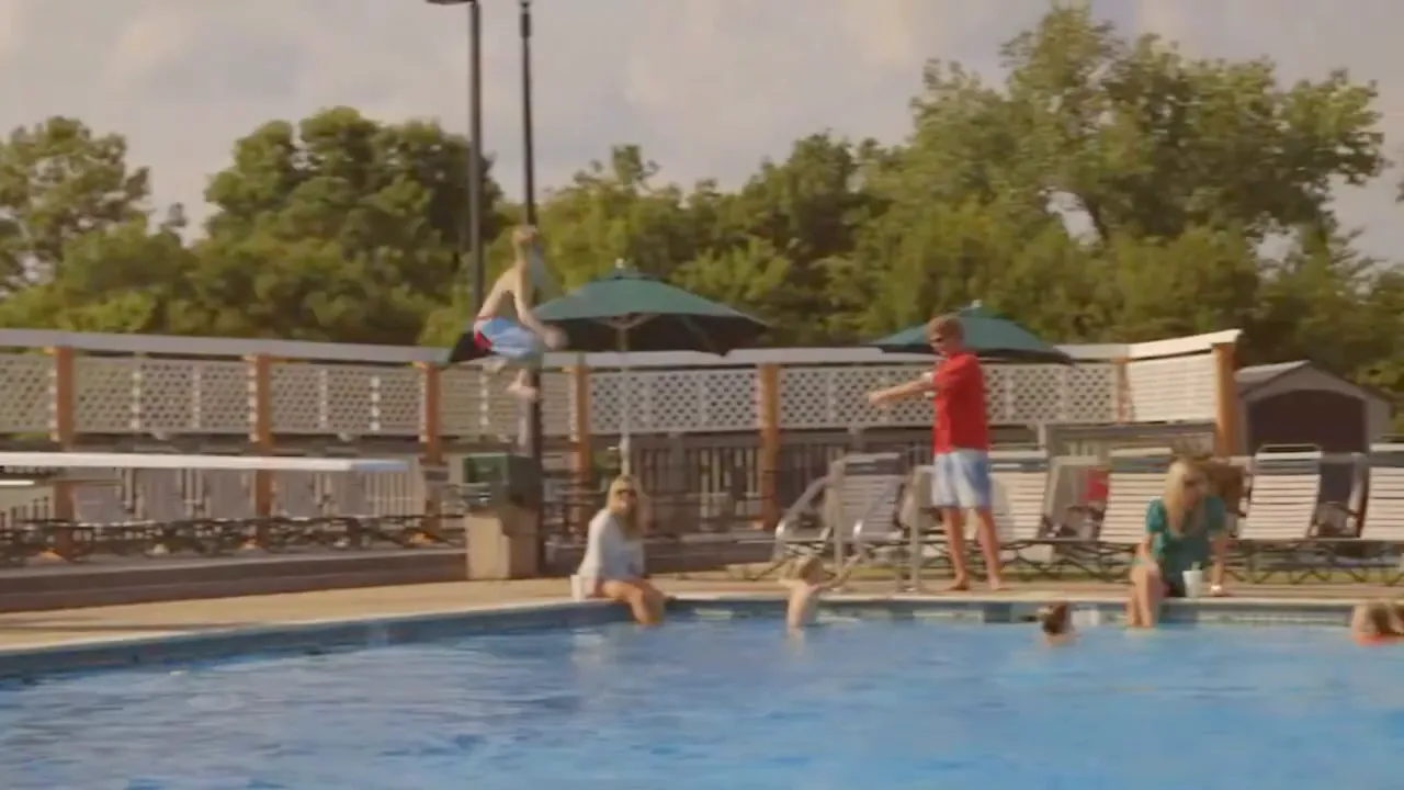 Clubhouse dining area and social gathering at Brentwood Country Club