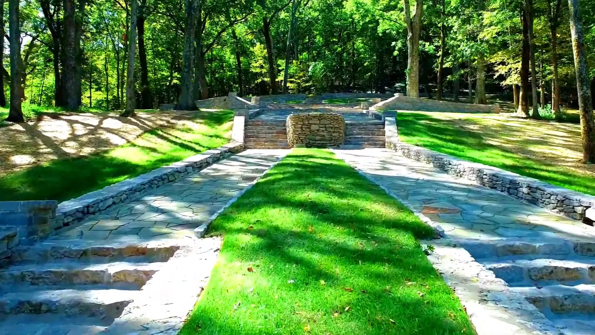 Trailhead at Percy Warner Park near Bellevue