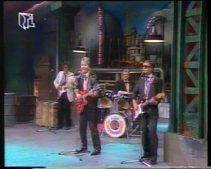 Referens till Bill Haley and His Comets och Rock Around the Clock