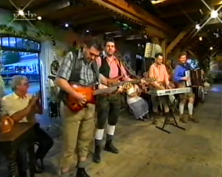 Alpenrebellen uppträder med hjärtlig musik