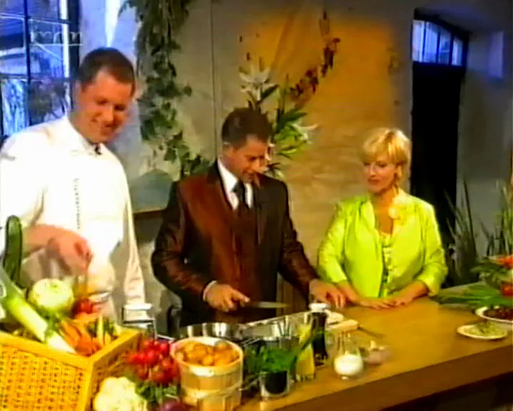 Leonard och Dieter förbereder Züricher Geschnetzeltes i köket