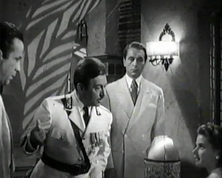 Scen med referenser till Casablanca och karaktärerna Rick och Victor Laszlo