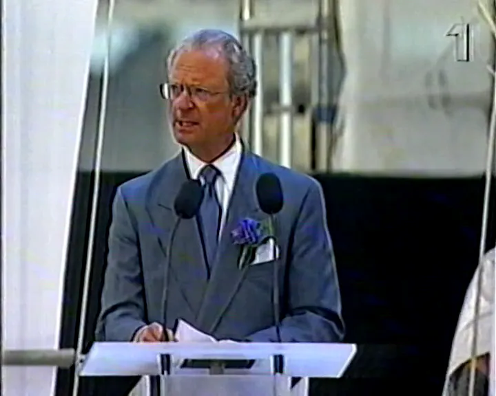 Kung Carl Gustaf håller tal vid Öresundsbron