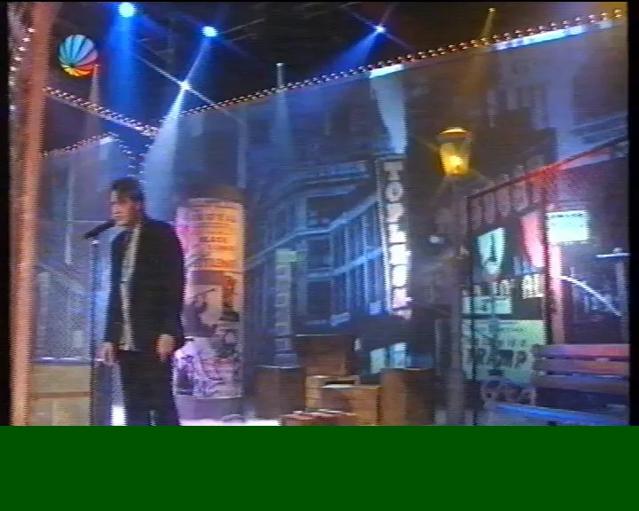 Johnny Logan uppträder